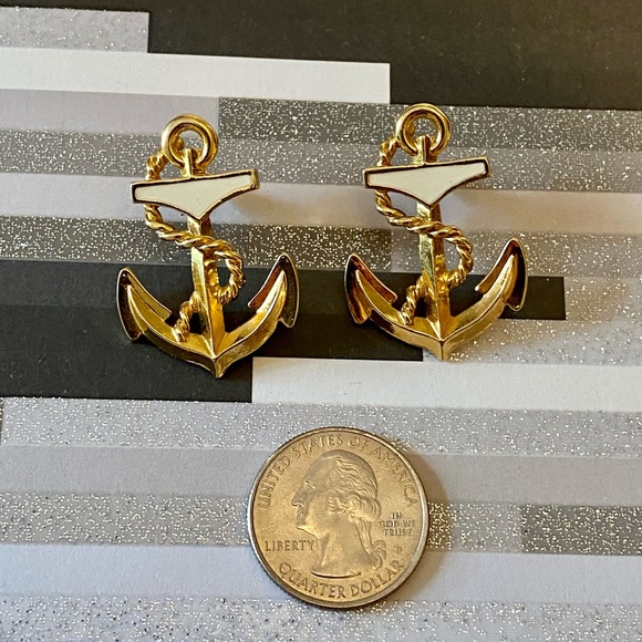 Vtg 1980s Avon Anchor earrings 🖤 - Picture 2 of 4